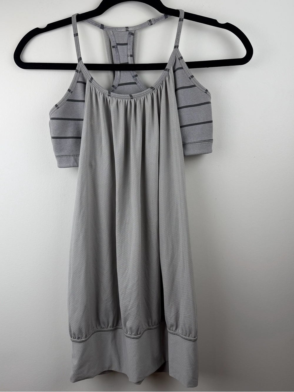 Lululemon Women’s Gray Striped No Limits Tank Top w/ Built in Bra Size 6
